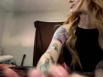 Tattedsubmissive from Chaturbate