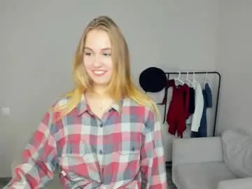 Tilliecristello from Chaturbate