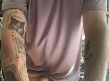 Uncutbeard129840 from Chaturbate