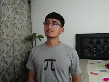 Versatileguuy from Chaturbate
