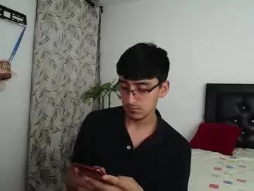 Versatileguuy from Chaturbate