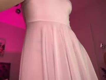 vikky_moon from Chaturbate