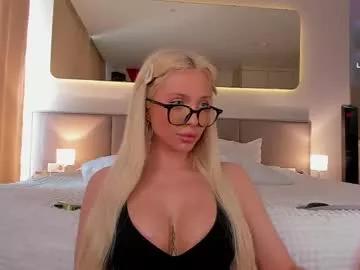 wow_peach_girl from Chaturbate