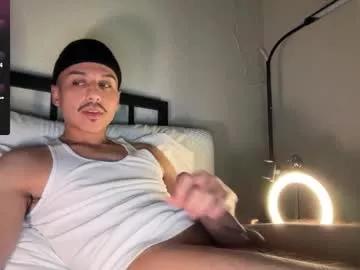xmomentumx from Chaturbate