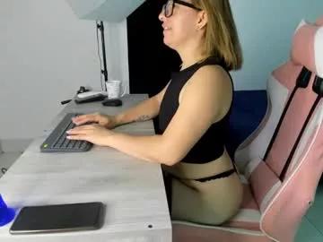 yelena03 from Chaturbate