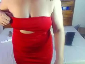 yeseniaa25_ from Chaturbate