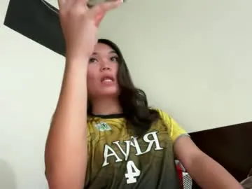 yrdrmgrl_jennie26 on Chaturbate 