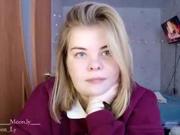 yumm_lolly from Chaturbate