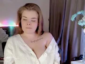 yumm_lolly from Chaturbate