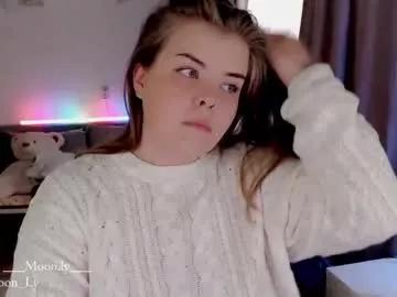 yumm_lolly from Chaturbate