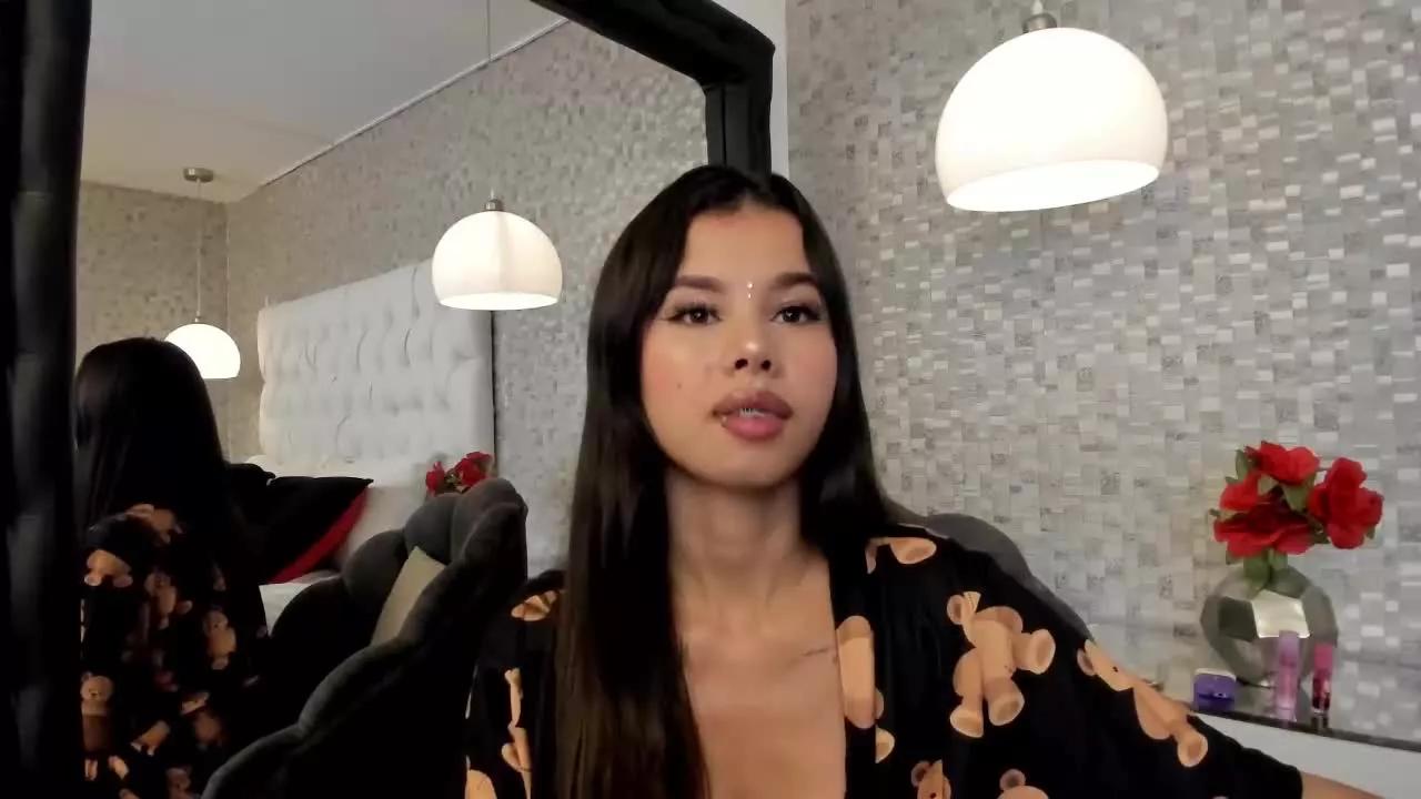 ArianaCollihs from Streamray