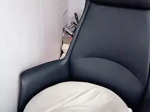 -Alicee- from StripChat is Freechat