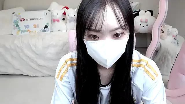 -momoo- from StripChat