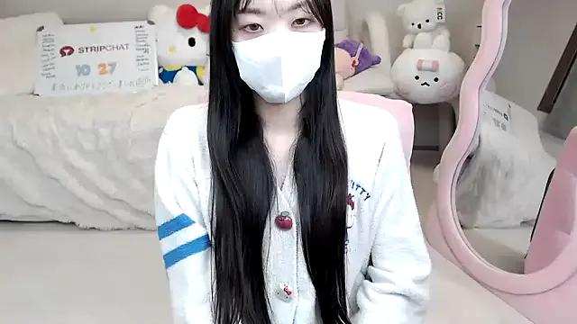 -momoo- from StripChat