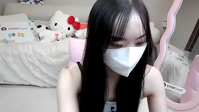 -momoo- from StripChat