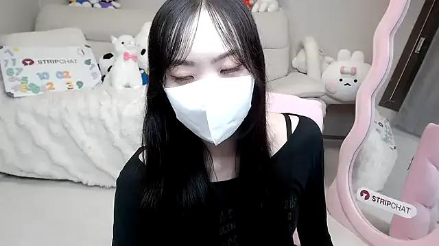 -momoo- from StripChat