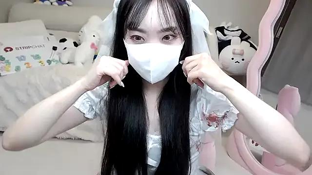 -momoo- from StripChat