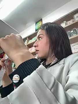 -Naomii from StripChat is Freechat