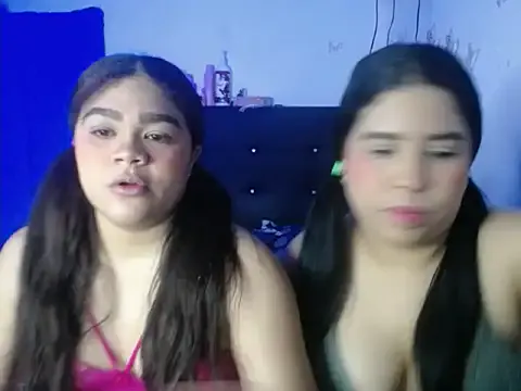 2moons_full_of_love from StripChat is Freechat