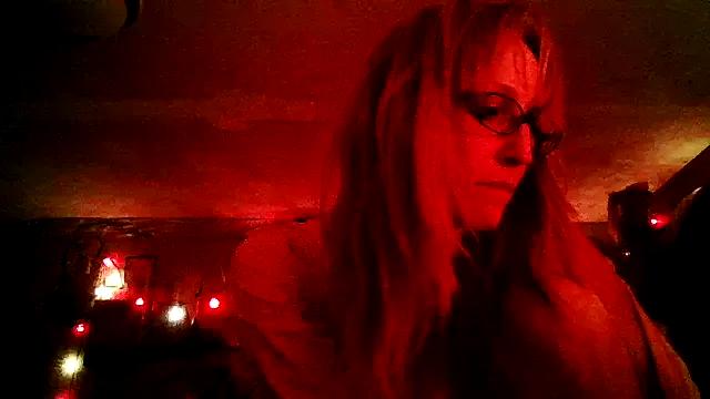 4EyedSluttyGinger from StripChat