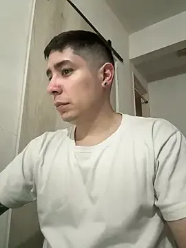 9999Alez on StripChat 