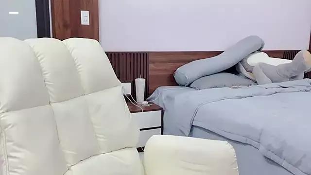 _____Lunaa_____ from StripChat is Freechat