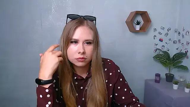_AlenaTiipls_ from StripChat is Freechat