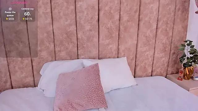 Try our streaming cams variety and talk on a personal level with our adorable girls streamers, showing off their bountiful shapes and dildos.