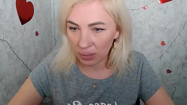 _AmandaGold_ from StripChat