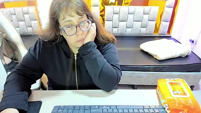_Emily_rosee_ from StripChat is Freechat