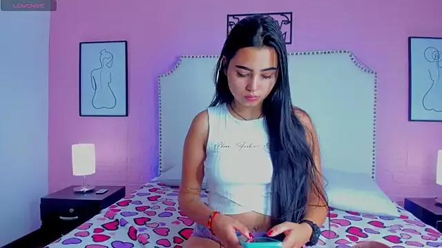 _Emma_whiitee_ from StripChat