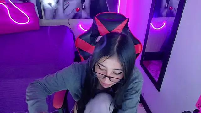 _Emmaa_Harper from StripChat