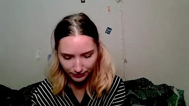 _kikiclark__ from StripChat is Freechat