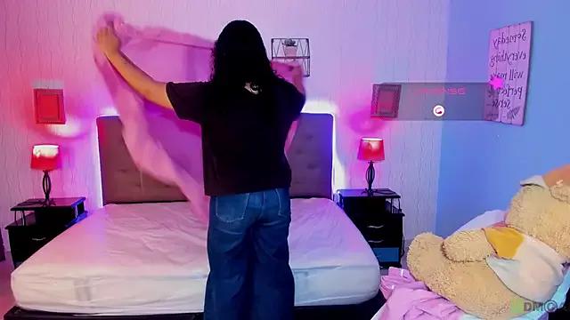 _Lilly_miller from StripChat is Freechat