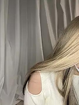 _Lily_xx from StripChat
