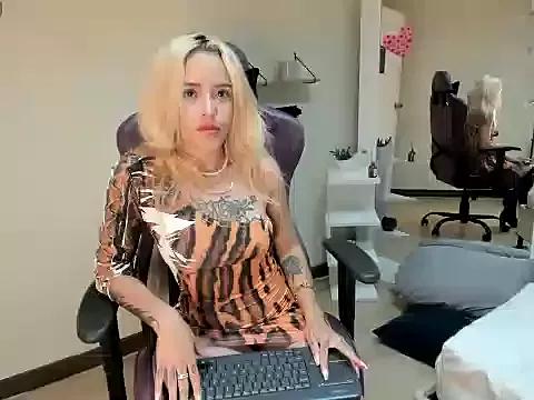 Try our streaming cams variety and talk on a personal level with our adorable girls streamers, showing off their bountiful shapes and dildos.