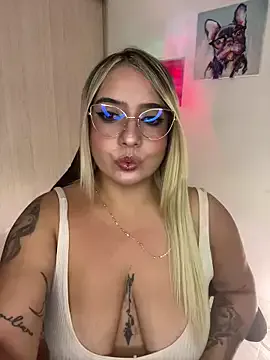 _Ninasanz from StripChat is Freechat