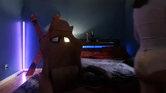 Try our streaming cams variety and talk on a personal level with our adorable girls streamers, showing off their bountiful shapes and dildos.