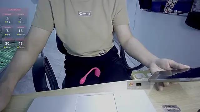 _Sara_768 from StripChat is Freechat