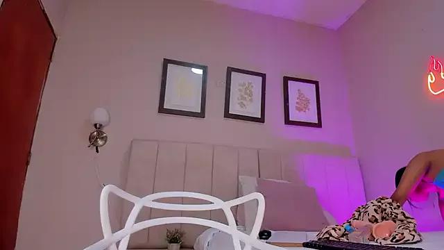 _saraa_x from StripChat is Freechat