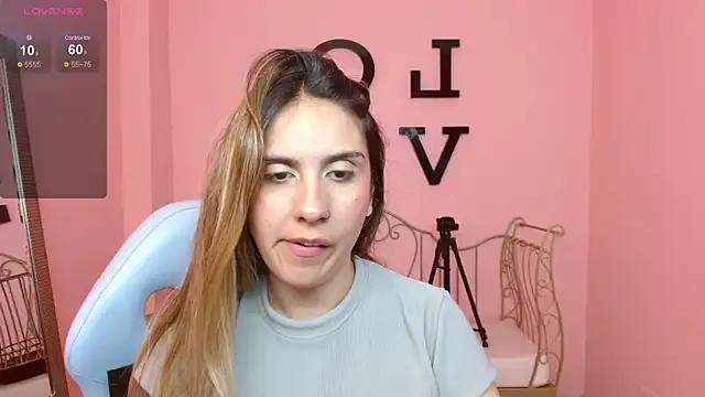 _Sarah_Honey_ from StripChat is Freechat