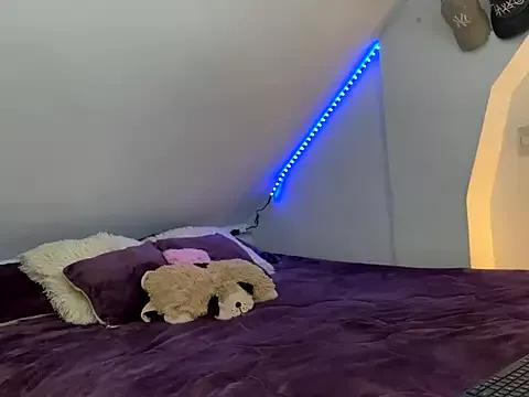 Try our streaming cams variety and talk on a personal level with our adorable girls streamers, showing off their bountiful shapes and dildos.