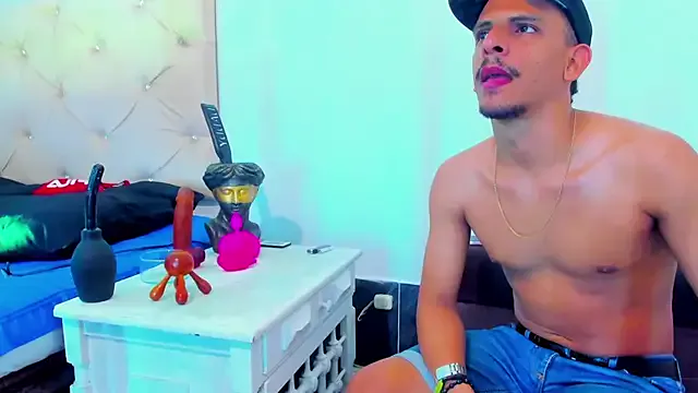 Try our streaming cams variety and talk on a personal level with our adorable girls streamers, showing off their bountiful shapes and dildos.