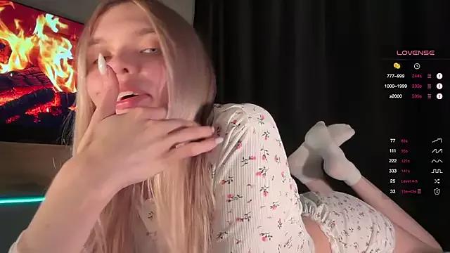 _Wiwiwi_ from StripChat