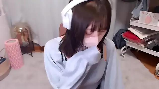 _yuuuuritan from StripChat