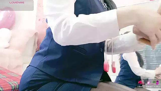aaanyan from StripChat