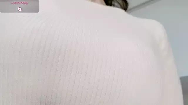 aaanyan from StripChat