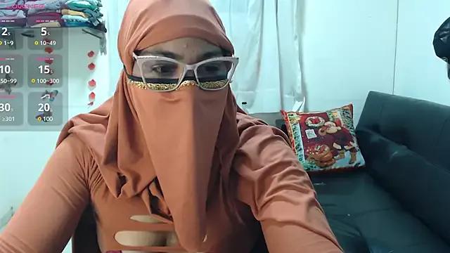 Aaliyah_brown from StripChat