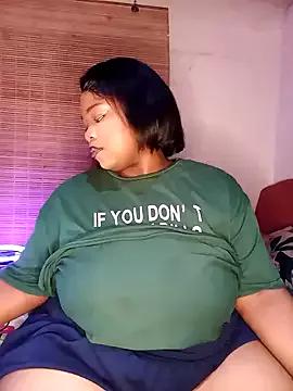 Aalyiah445 from StripChat