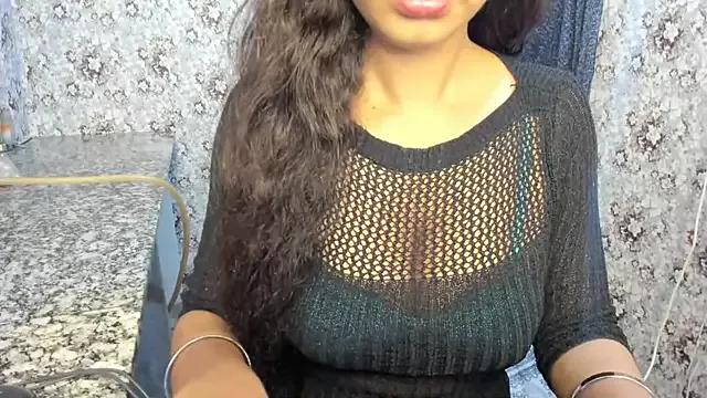 aarjulove from StripChat is Freechat